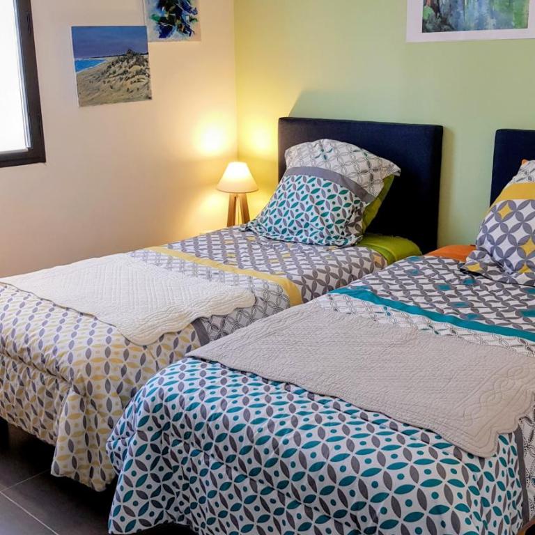 VERT Paradis ST CYPRIEN GOLF CLAIR 3 étoiles, 80 m2 avec Terrasse Pergola, Vue apaisante sur Pins parasols, 2è étage, 2 chambres, 3 CLIM, WIFI - Piscine, Parking et Park à vélos, Ascenseur - en Option Linge, Ménage - Pistes cyclables, Mer à proximité - Two-Bedroom Apartment - 32