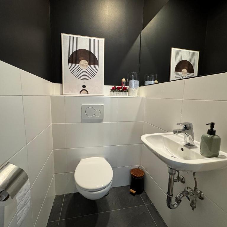 MAIER Suite Nürnberg - P03 - Parkplatz - nahe U-Bahn Maximilianstraße - 24h Self Check-in - Two-Bedroom Apartment - 8