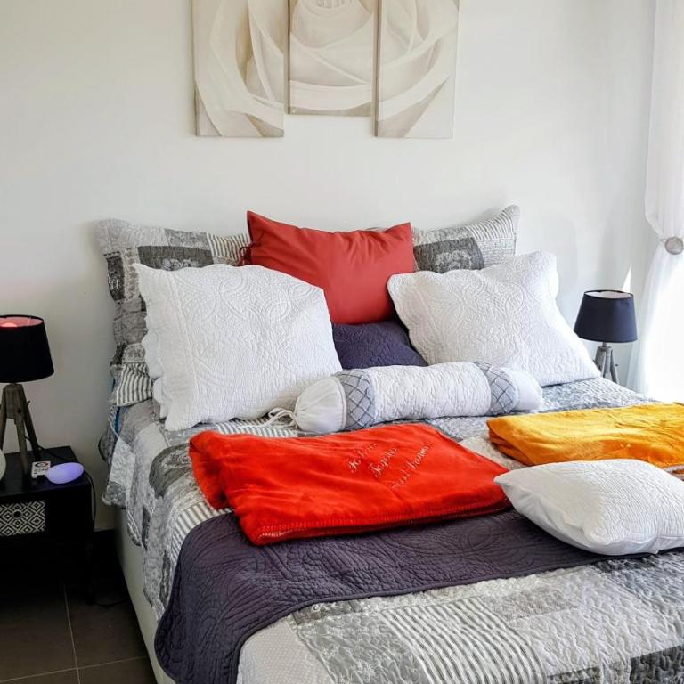 VERT Paradis ST CYPRIEN GOLF CLAIR 3 étoiles, 80 m2 avec Terrasse Pergola, Vue apaisante sur Pins parasols, 2è étage, 2 chambres, 3 CLIM, WIFI - Piscine, Parking et Park à vélos, Ascenseur - en Option Linge, Ménage - Pistes cyclables, Mer à proximité - Two-Bedroom Apartment - 31