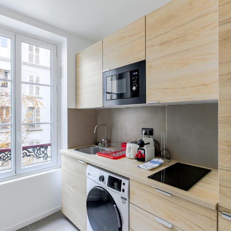 Elegant 1-Bedroom Apartment on Rue Saint-Dominique - Appartement 1 Chambre - 14