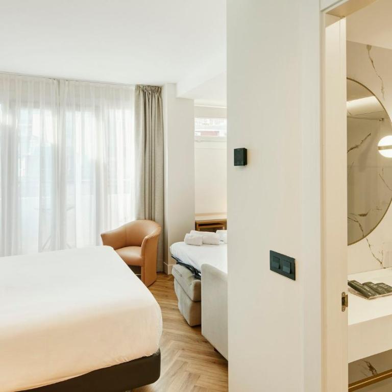 Sercotel HMO Martina - Family Room - 1