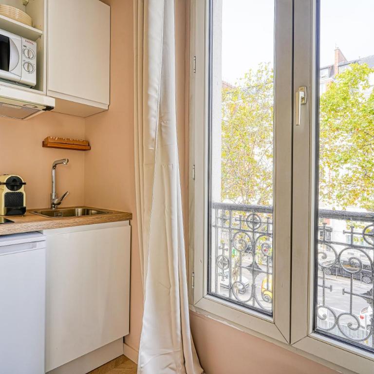 Calm and Comfortable 2-Bedroom Apartment in Paris 17th - Appartement 2 Chambres - 9