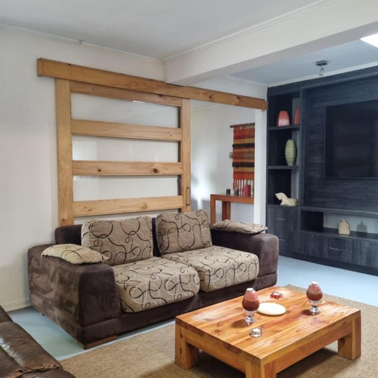 Casa Familiar - Three-Bedroom House - 4