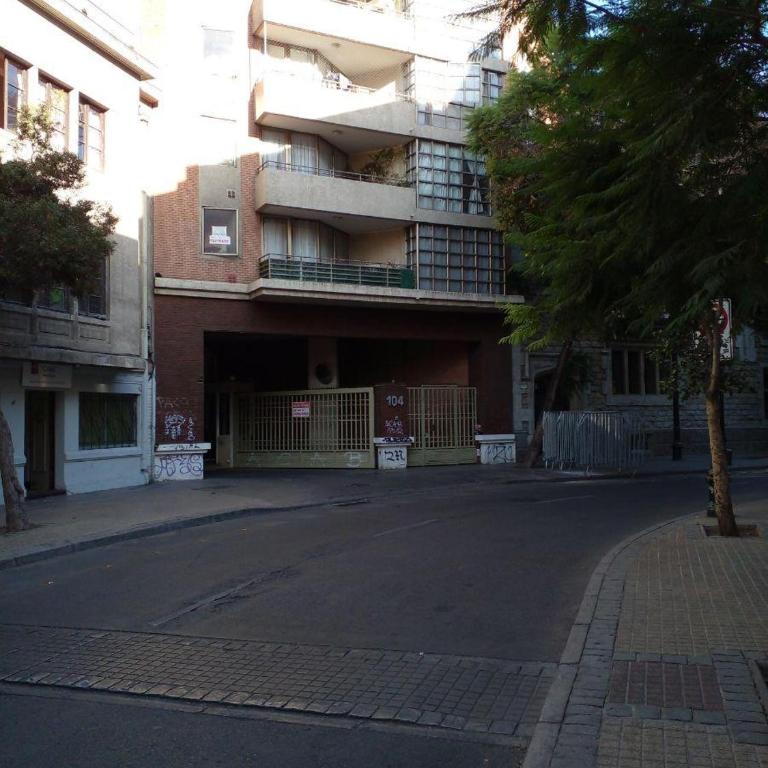 Departamento estudio en Lastarria, piscina con vista al cerro Santa Lucia, cama dos plazas - Studio Apartment with Queen Bed - 3