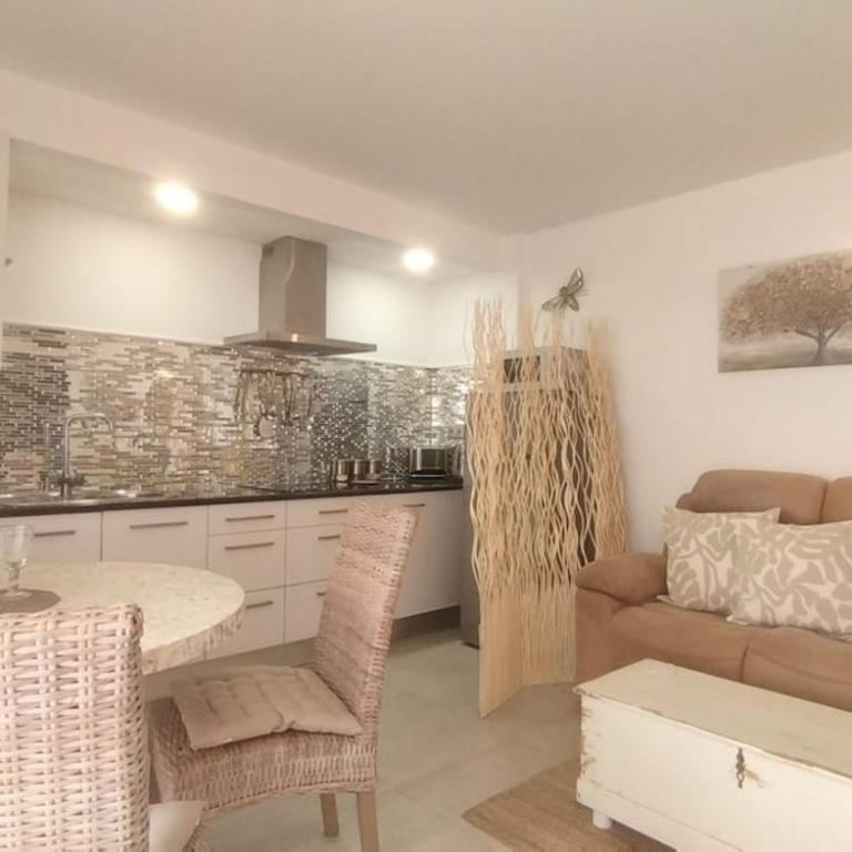 Puerto del Carmen, terrace, beach 100 m away - Apartamento de 1 dormitorio - 4