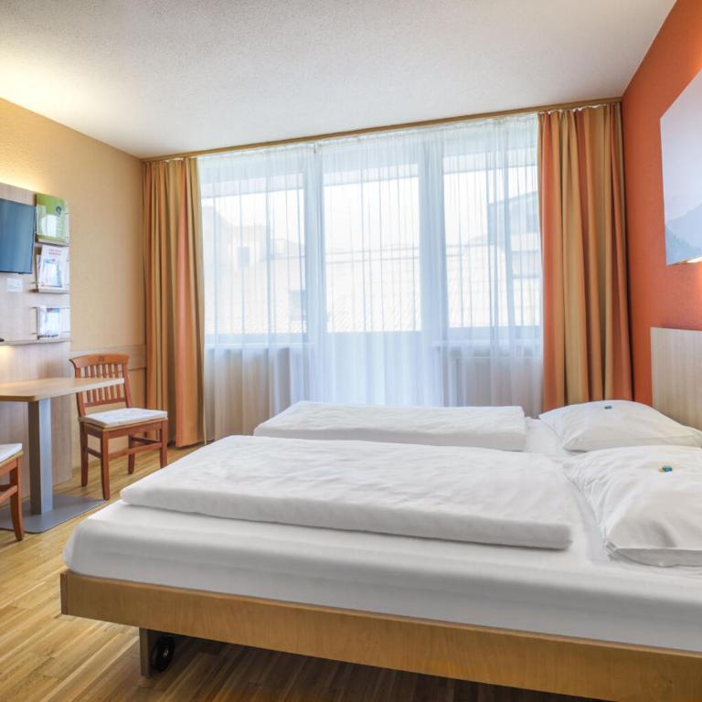 JUFA Hotel Altenmarkt-Zauchensee - Doppelzimmer mit Balkon - 4