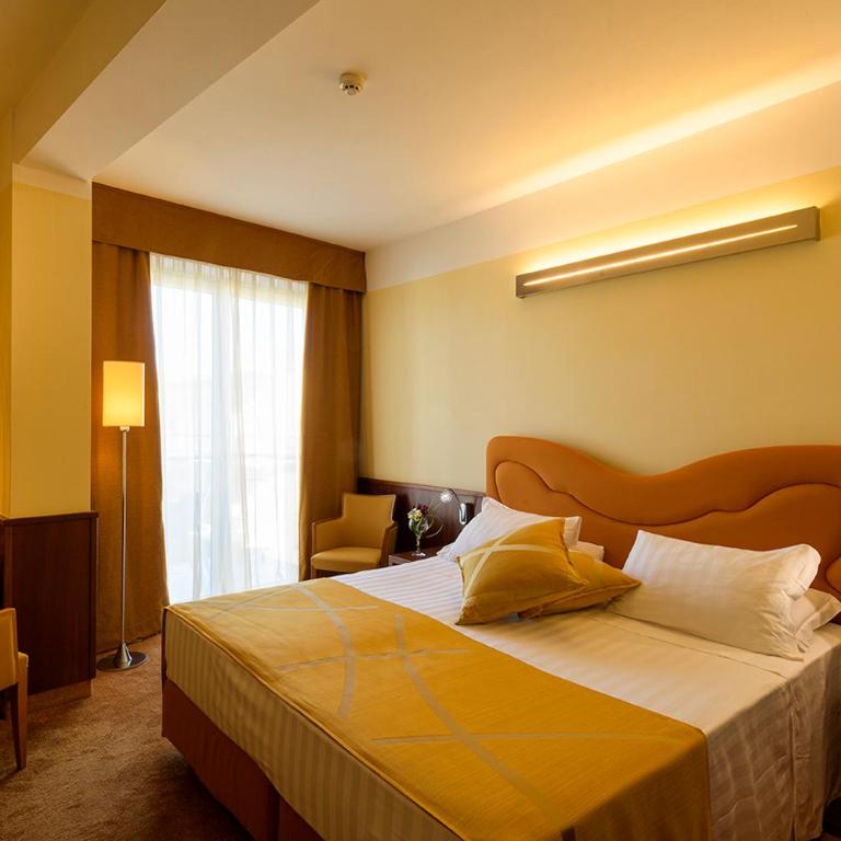 Color Hotel Style, Design & Gourmet - Camera Matrimoniale Standard - 1