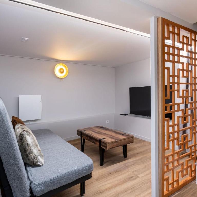 Chic & unique duplex Saône River view Sleeps 6 Shanghai-style - Apartment - 4
