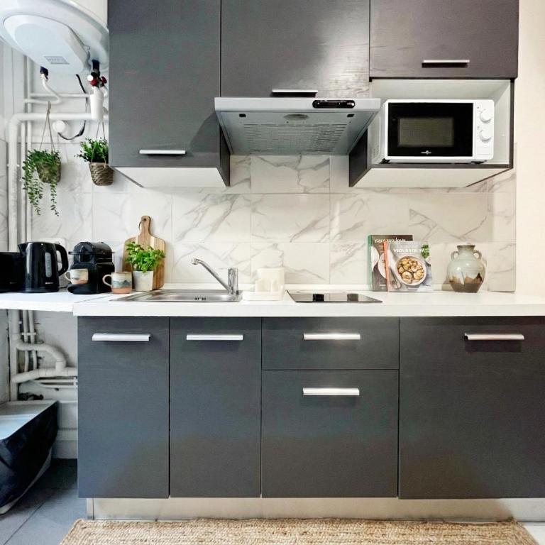 Suite Petite soeur - Appartement 6 & 8 personnes - Check in H24 & Wifi - Suite Familiale - 9
