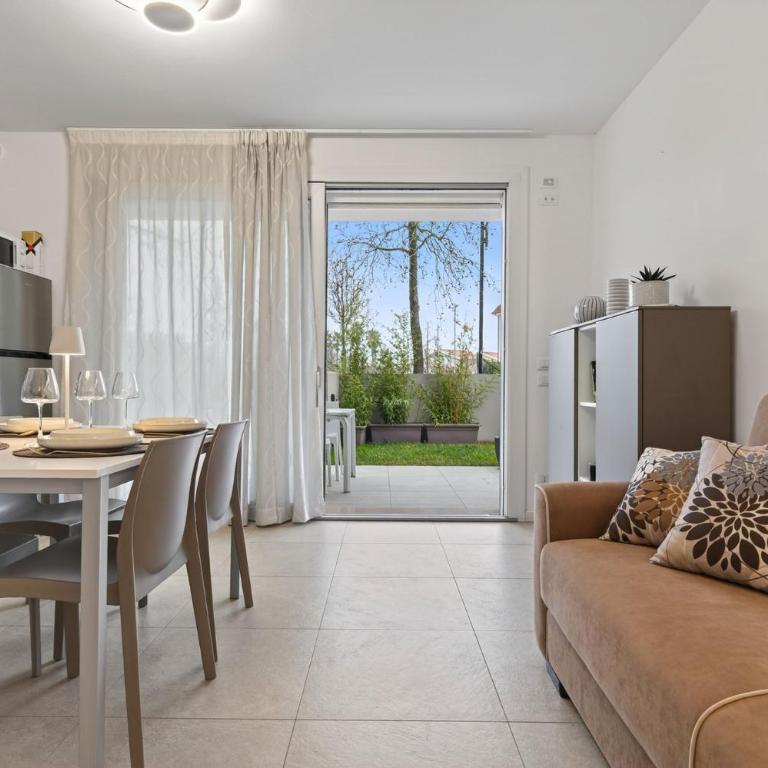 Villa Laila IRIS SUITE APARTMENTS - Appartamento Deluxe con 2 Camere da Letto e Vista Giardino - 10