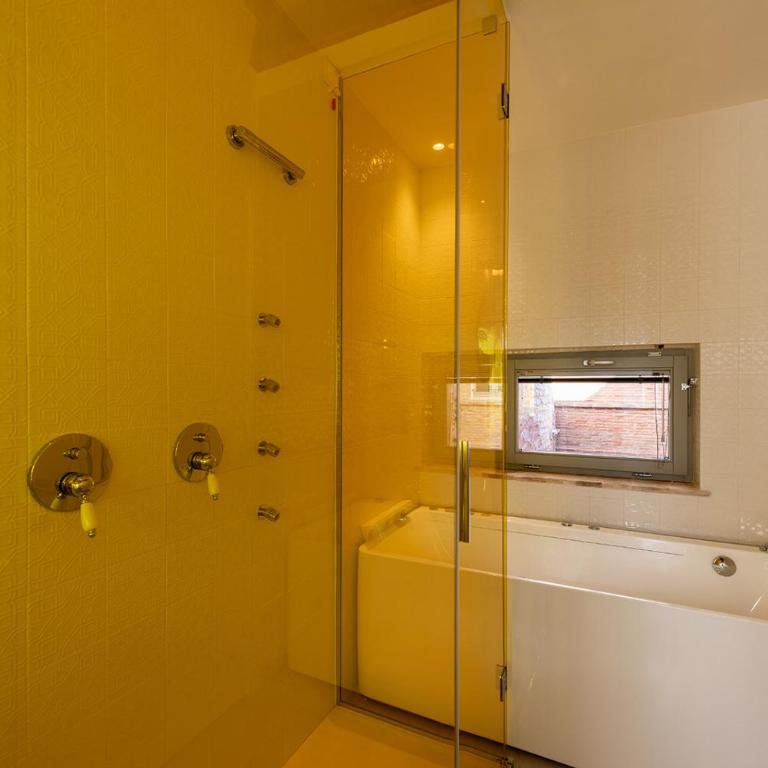 Palazzo Sbaraglini - Suite with Balcony - 7