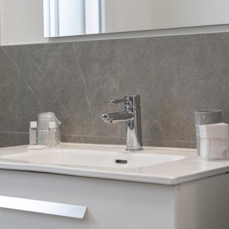 Villa Laila IRIS SUITE APARTMENTS - Appartamento Deluxe con 2 Camere da Letto e Vista Giardino - 15