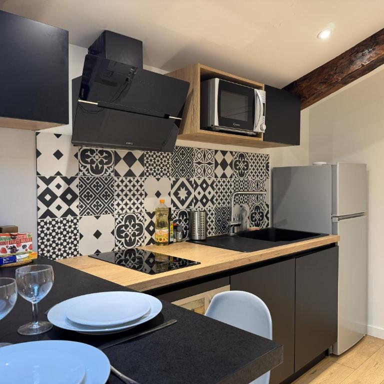 Cocon Mansardé - Velux et Clim - Hyper Centre - Apartamento de 1 dormitorio - 2