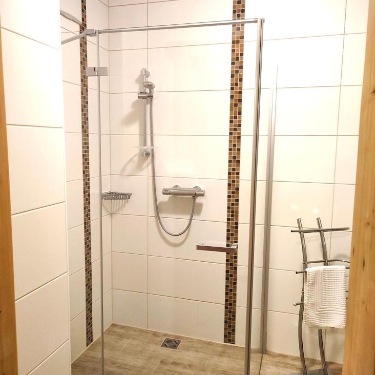 Ferienwohnung Almenland Familie Bruggraber mit 2 Schlafzimmer - Deluxe Doppelzimmer mit Dusche - 5