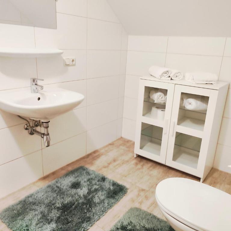 Ferienwohnung Almenland Familie Bruggraber mit 2 Schlafzimmer - Deluxe Doppelzimmer mit Dusche - 9