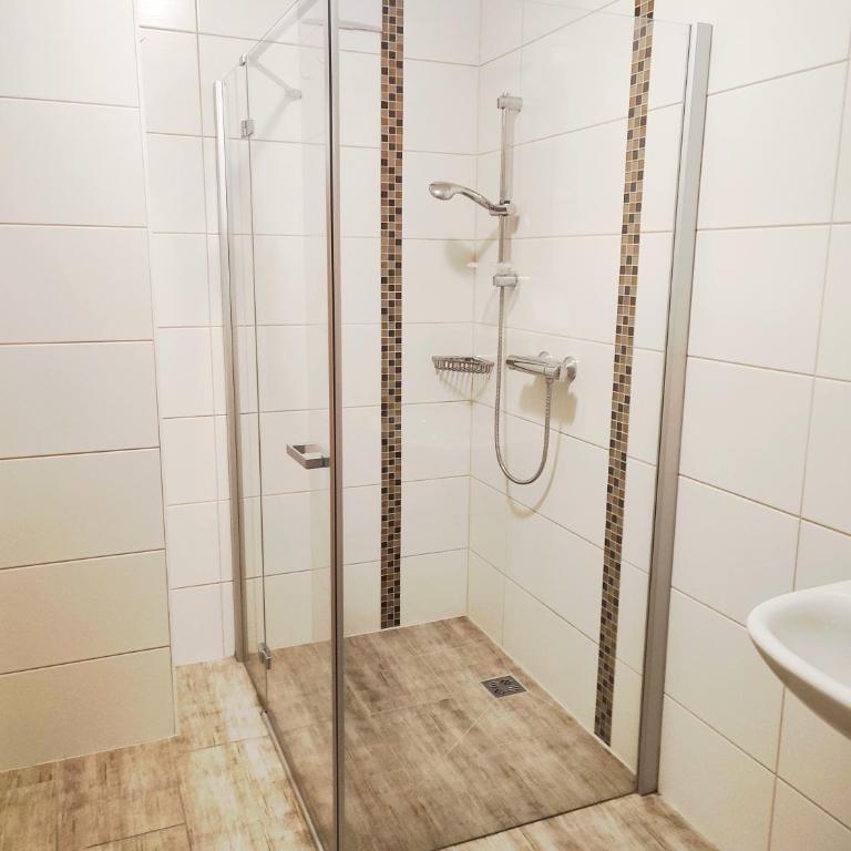 Ferienwohnung Almenland Familie Bruggraber mit 2 Schlafzimmer - Deluxe Doppelzimmer mit Dusche - 10