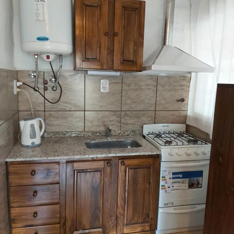 Cabaña - casa - chalet con pileta a minutos de Villa Carlos Paz para 8 personas - Casa de 2 dormitorios - 4