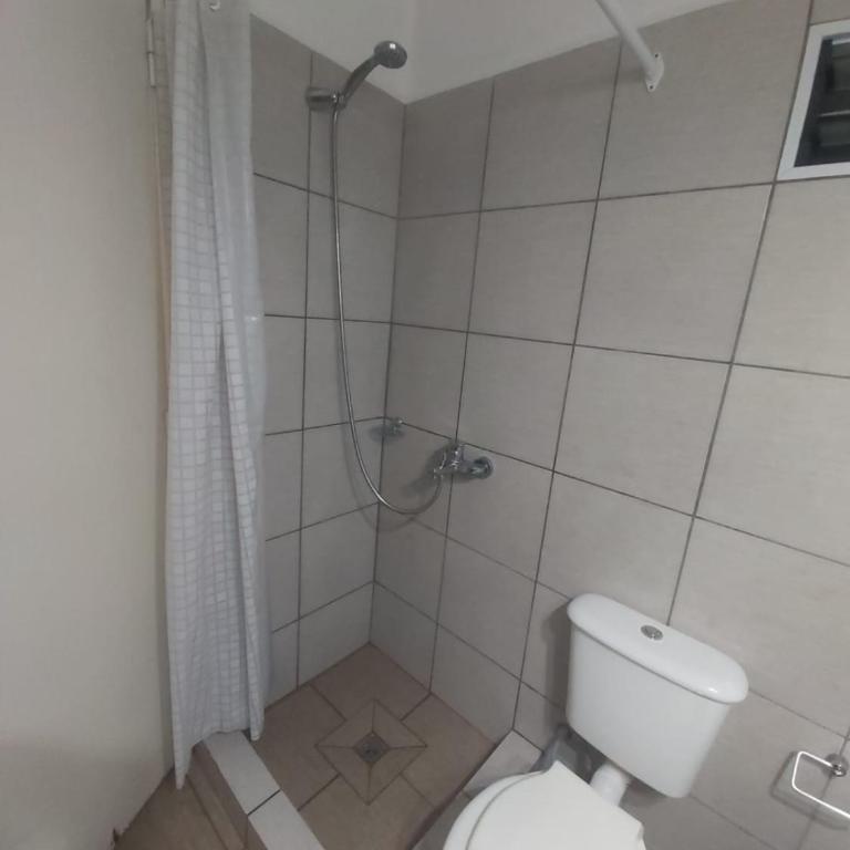 Cabaña - casa - chalet con pileta a minutos de Villa Carlos Paz para 8 personas - Casa de 2 dormitorios - 8