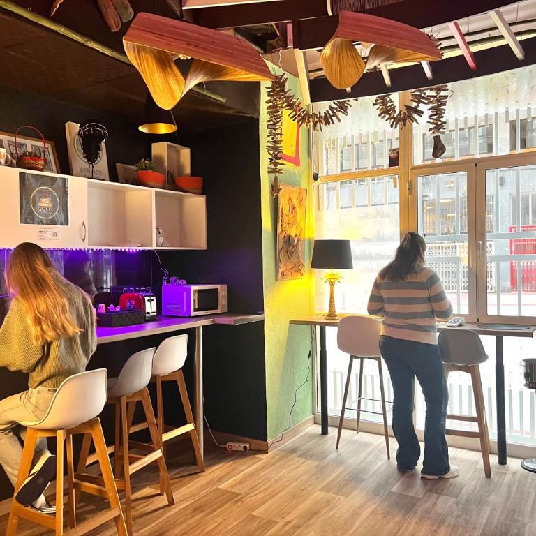 HOSTEL Pepper-Gold -STEP-FREE ENTRANCE -car- free Space-no nois-3 minutes from Port -BED ROOMS 8 GUEST 55 M2 AND 8 GUEST 65 M2 - Bunk Bed in Mixed Dormitory Room - 22