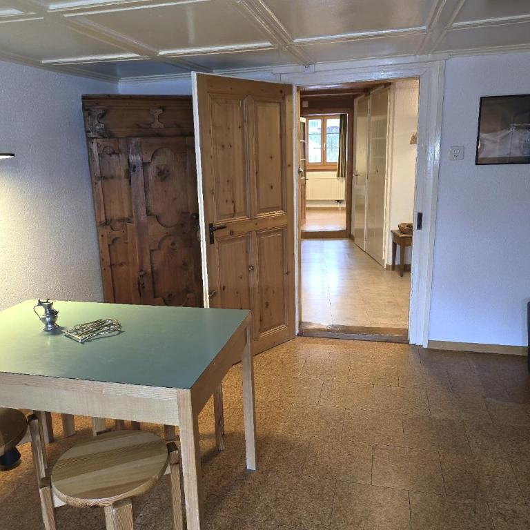 Heimatkunst 02, klassisches Walliser Chalet, teilrenoviert, zentral - Apartment mit 1 Schlafzimmer - 2
