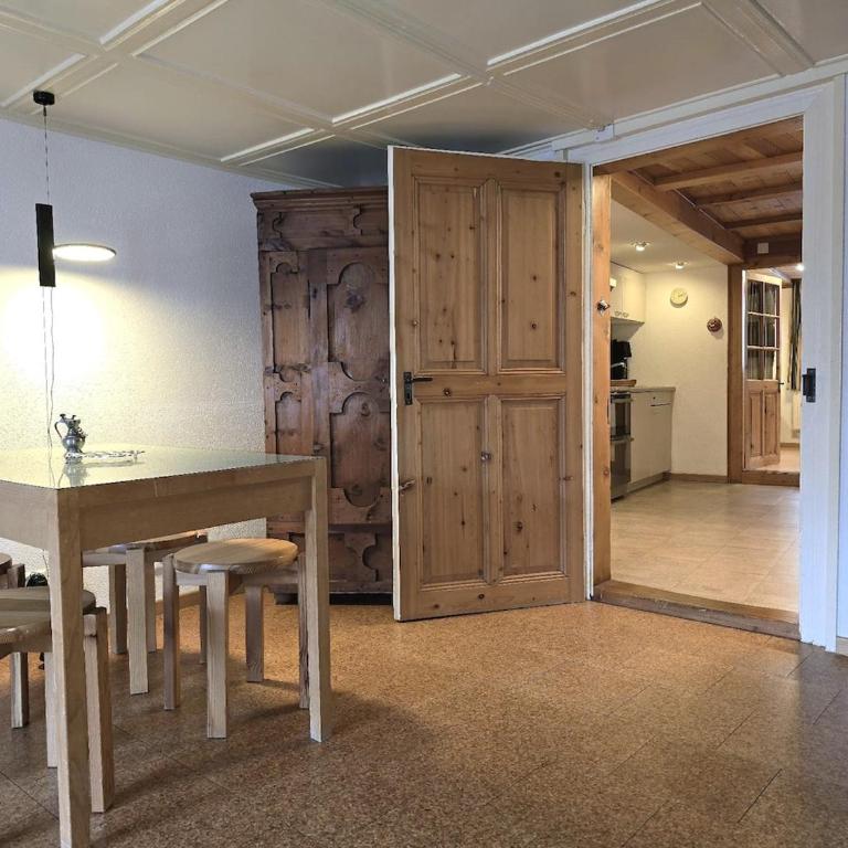 Heimatkunst 02, klassisches Walliser Chalet, teilrenoviert, zentral - Apartment mit 1 Schlafzimmer - 4