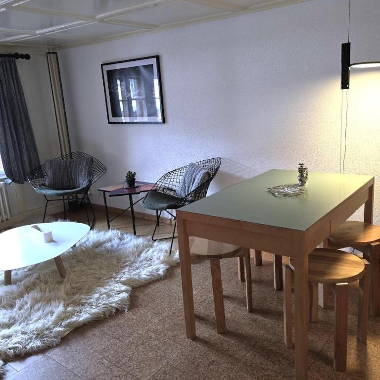 Heimatkunst 02, klassisches Walliser Chalet, teilrenoviert, zentral - Apartment mit 1 Schlafzimmer - 6