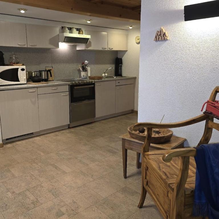Heimatkunst 02, klassisches Walliser Chalet, teilrenoviert, zentral - Apartment mit 1 Schlafzimmer - 11