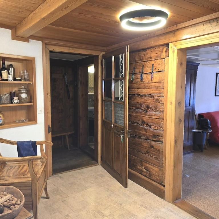 Heimatkunst 02, klassisches Walliser Chalet, teilrenoviert, zentral - Apartment mit 1 Schlafzimmer - 12