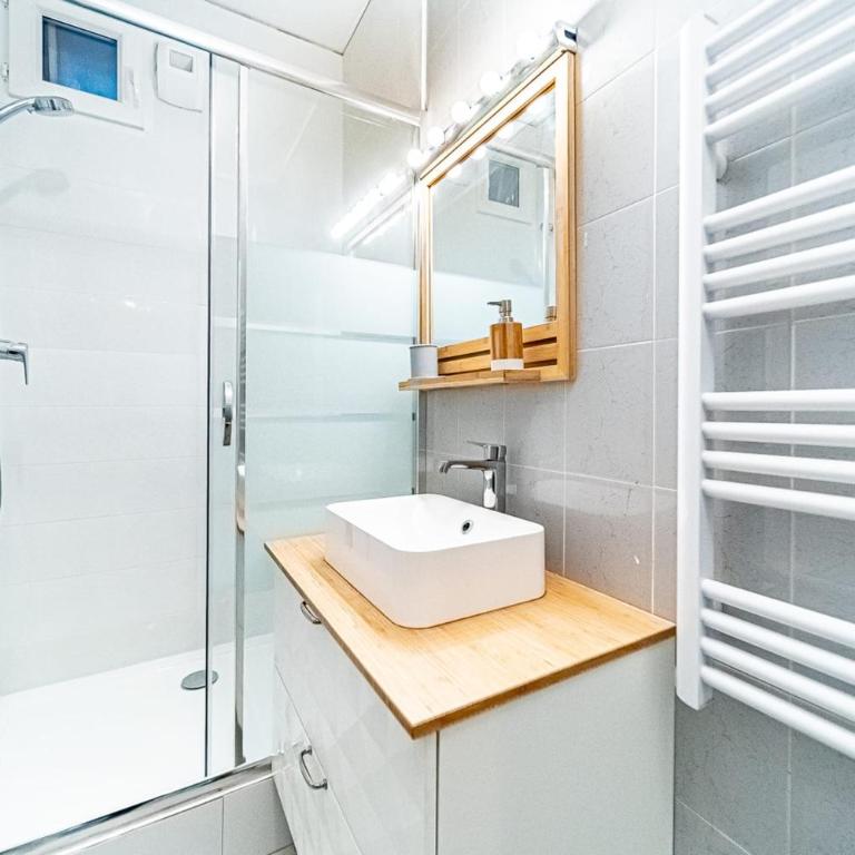 2-bedroom apartment Jean Jaurès area Gerland - Apartment - 8