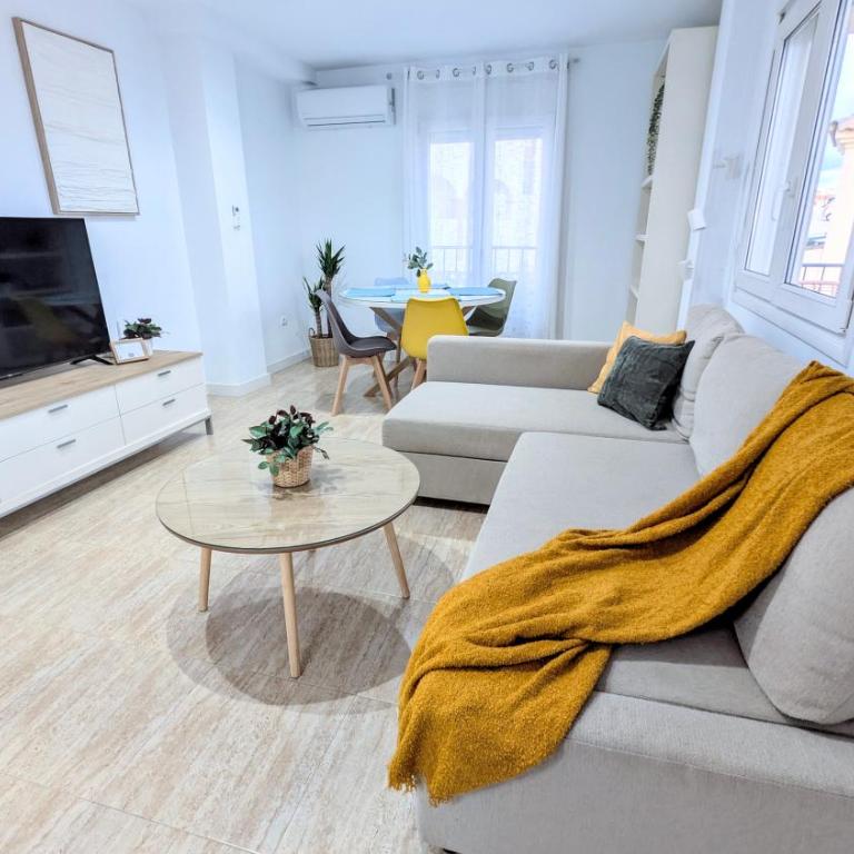 Elegant Sea View Apartment Near Beach & Train - Apartamento de 2 dormitorios - 55