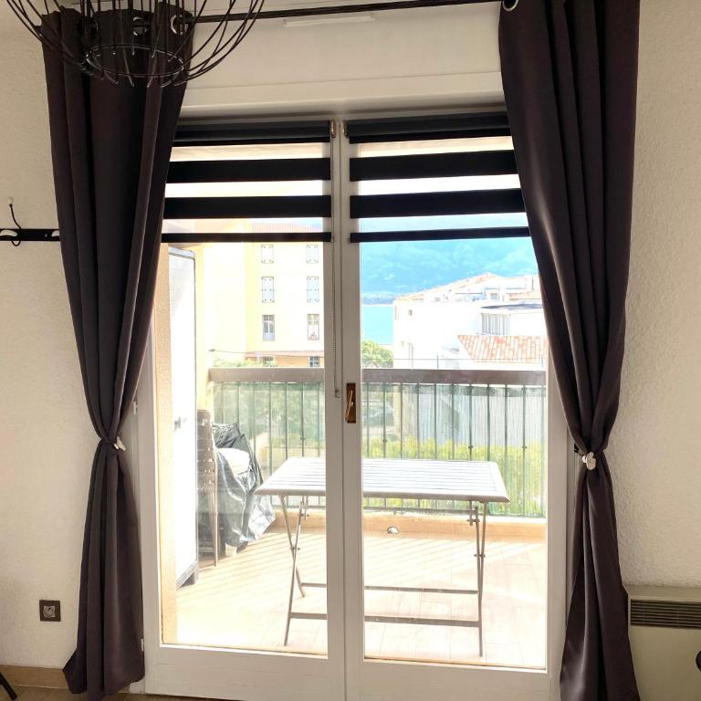 Farniente et douceur en plein Centre de Calvi - Two-Bedroom Apartment - 12