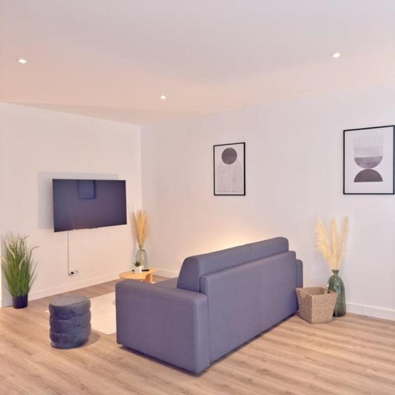 Grand Square -5 min from train station & center - Apartment mit 2 Schlafzimmern und Stadtblick - 28
