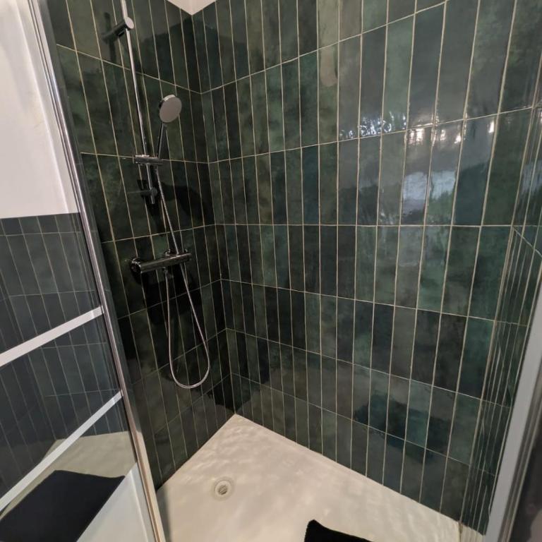 Le Bleu Urbain Logement Chic en Centre-Ville - Appartement 2 Chambres - 11