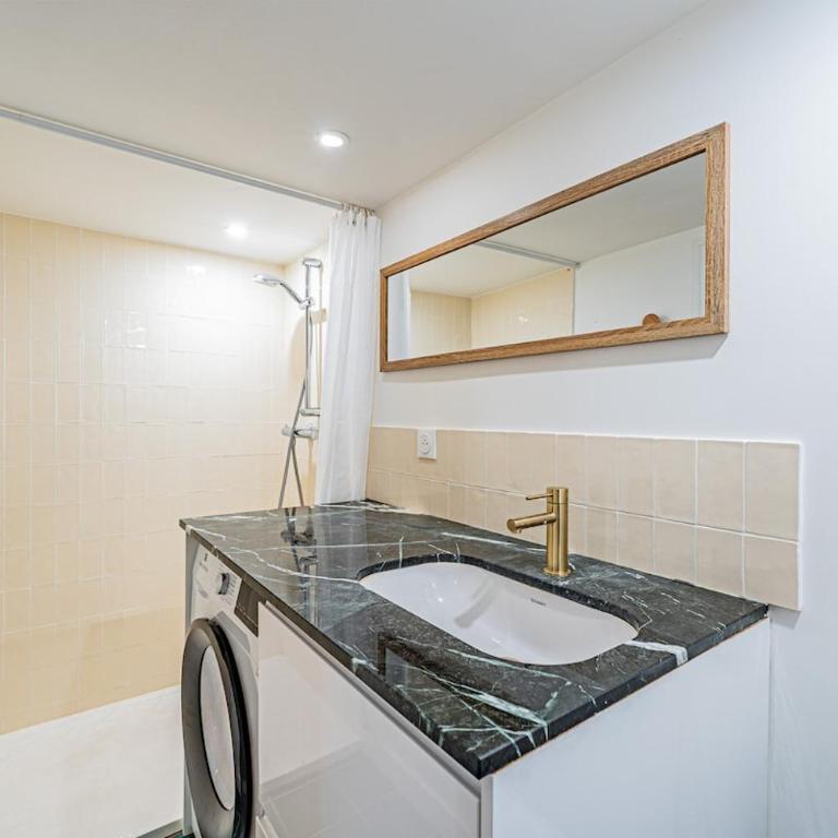 Cozy flat with 2 bedrooms in Saint Germain des Prés - up to 6 people - Appartement 2 Chambres - 5