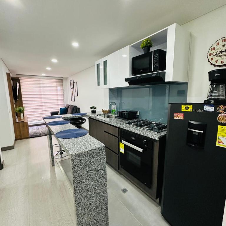 Magnifico y Confortable Apartamento Amoblado - Habitación Familiar con balcón - 1