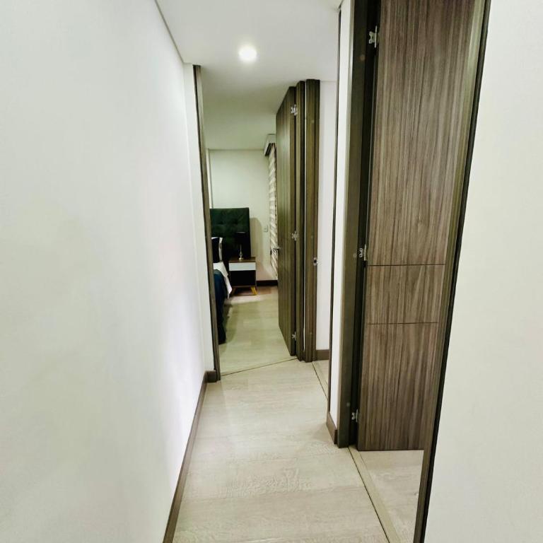 Magnifico y Confortable Apartamento Amoblado - Habitación Familiar con balcón - 2