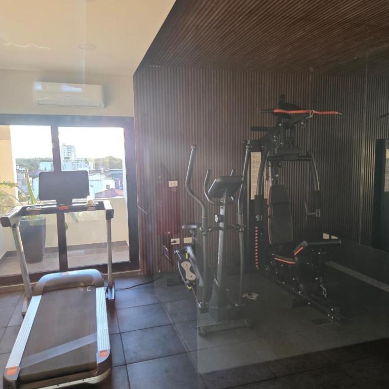 Piscina y gym Suite Top Premium en Equipetrol - One-Bedroom Apartment - 10