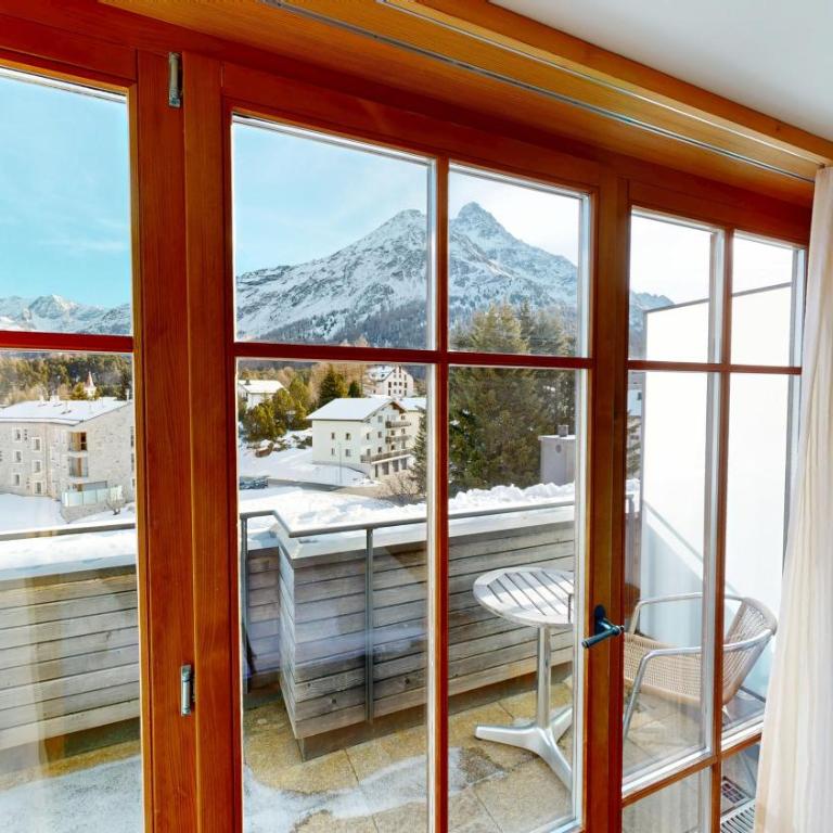 Schweizerhaus Swiss Quality Hotel - Doppelzimmer mit Bergblick - 10