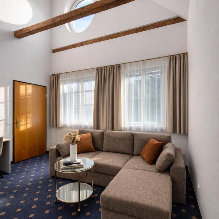 Stadthotel Kramer - Dreibettzimmer mit Badewanne - 2