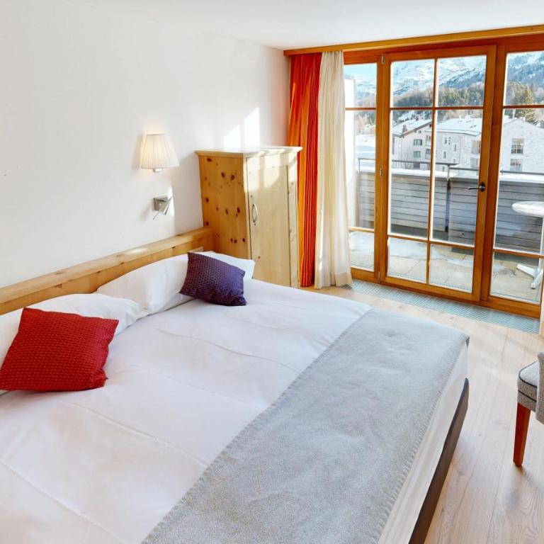 Schweizerhaus Swiss Quality Hotel - Doppelzimmer mit Bergblick - 7