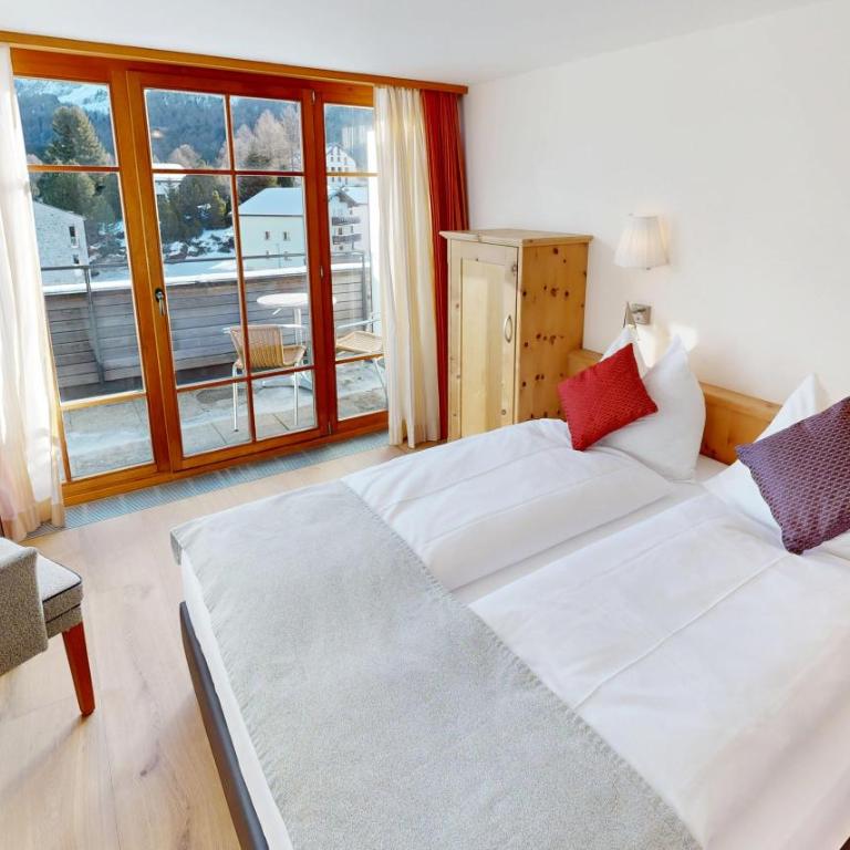 Schweizerhaus Swiss Quality Hotel - Doppelzimmer mit Bergblick - 12