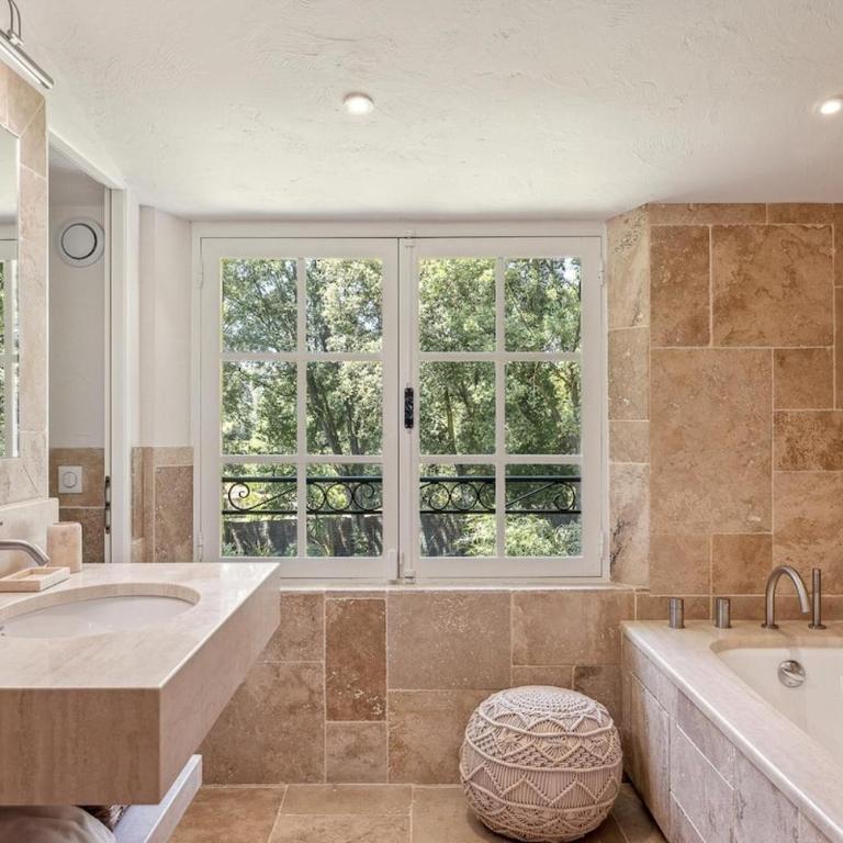 Superbe villa de 5 suites, climatisation, piscine, tennis, hauteurs de St Paul - Villa - 27