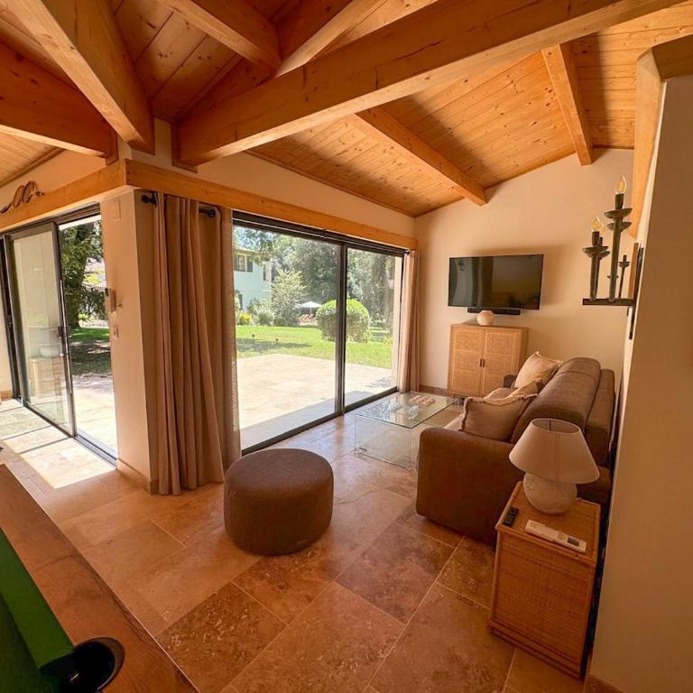 Superbe villa de 5 suites, climatisation, piscine, tennis, hauteurs de St Paul - Villa - 54