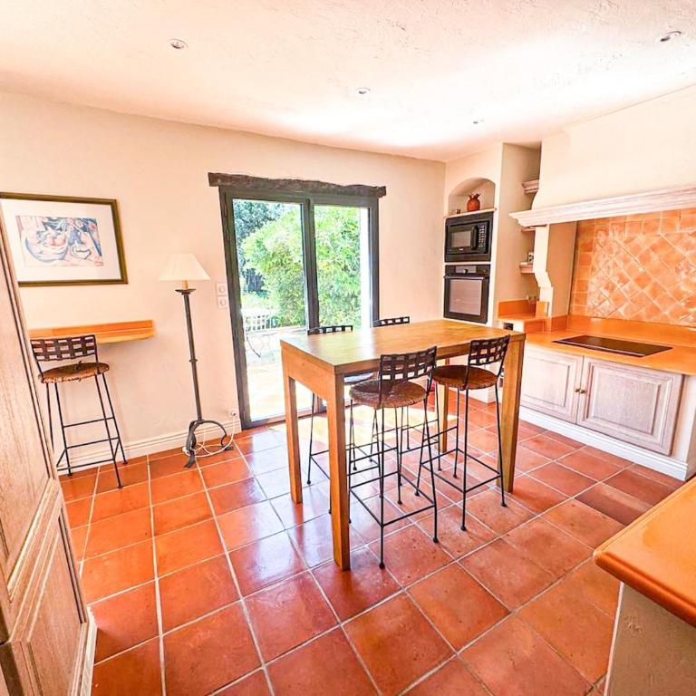 Superbe villa de 5 suites, climatisation, piscine, tennis, hauteurs de St Paul - Villa - 50