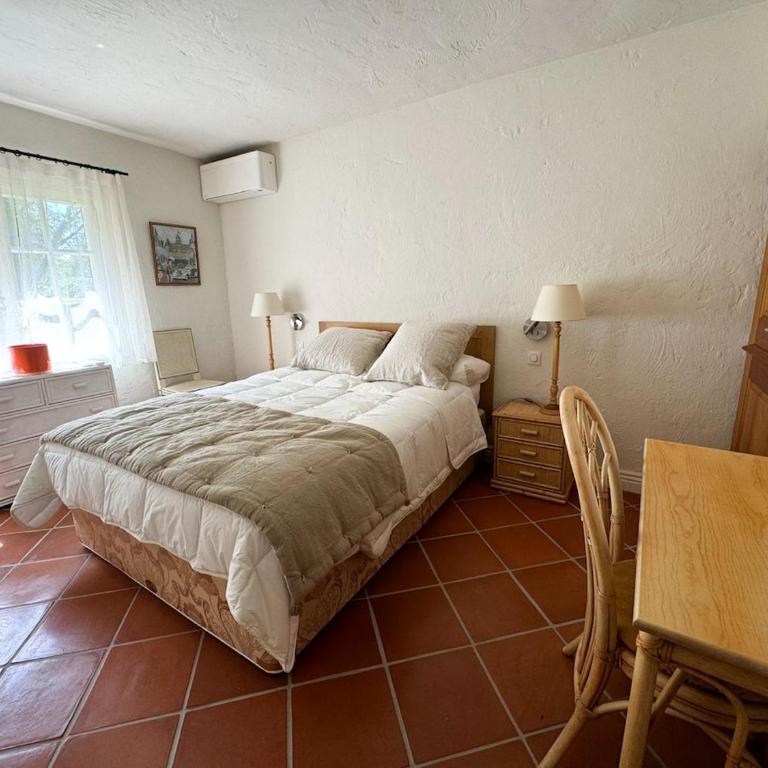 Superbe villa de 5 suites, climatisation, piscine, tennis, hauteurs de St Paul - Villa - 34