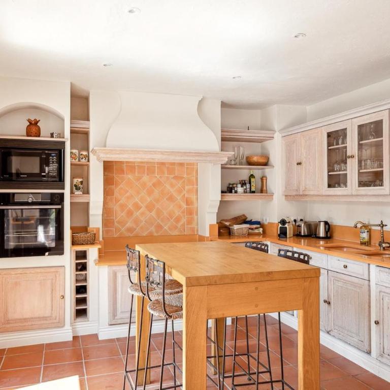 Superbe villa de 5 suites, climatisation, piscine, tennis, hauteurs de St Paul - Villa - 49