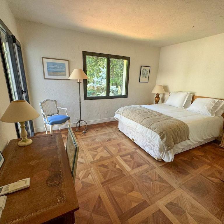 Superbe villa de 5 suites, climatisation, piscine, tennis, hauteurs de St Paul - Villa - 30