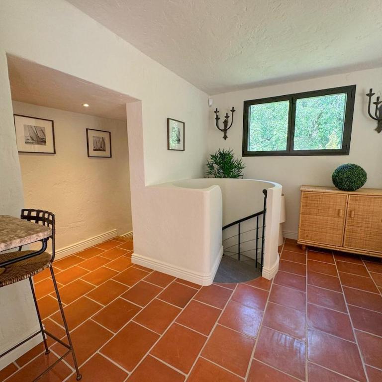Superbe villa de 5 suites, climatisation, piscine, tennis, hauteurs de St Paul - Villa - 23