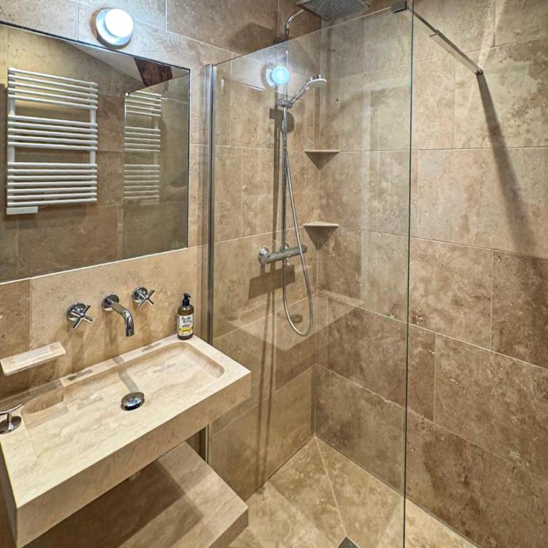 Superbe villa de 5 suites, climatisation, piscine, tennis, hauteurs de St Paul - Villa - 40