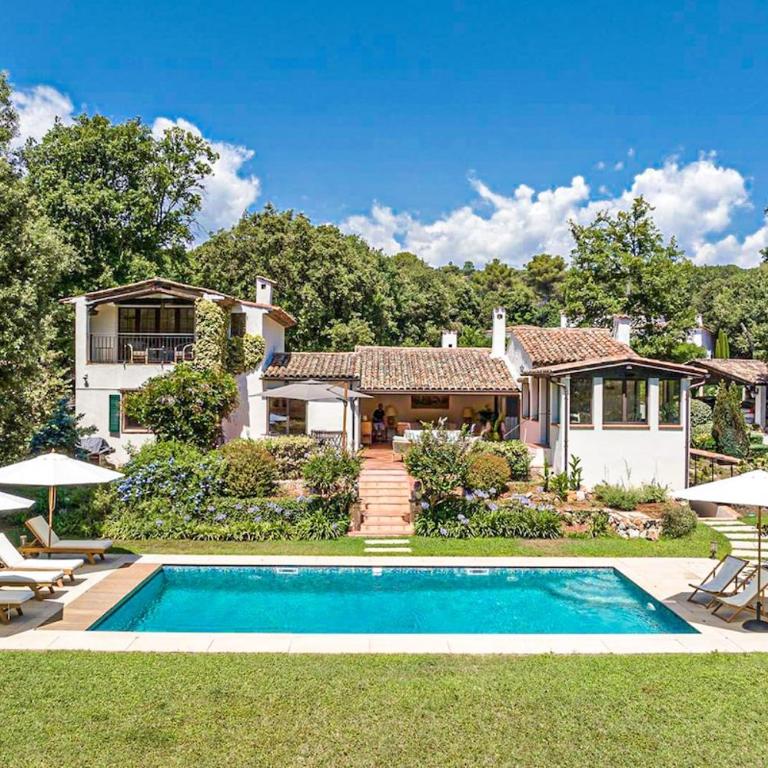 Superbe villa de 5 suites, climatisation, piscine, tennis, hauteurs de St Paul - Villa - 1